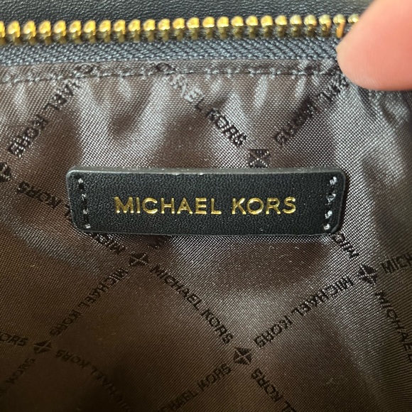 🌼Michael Kors Purse - Picture 9 of 13